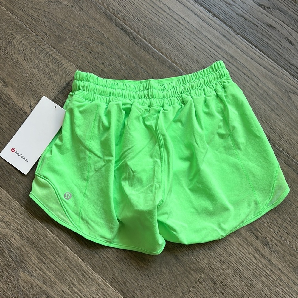 🍋Lululemon🍋 | Hotty Hot Low-Rise Lined Short 4" in pistachio - Picture 9 of 10